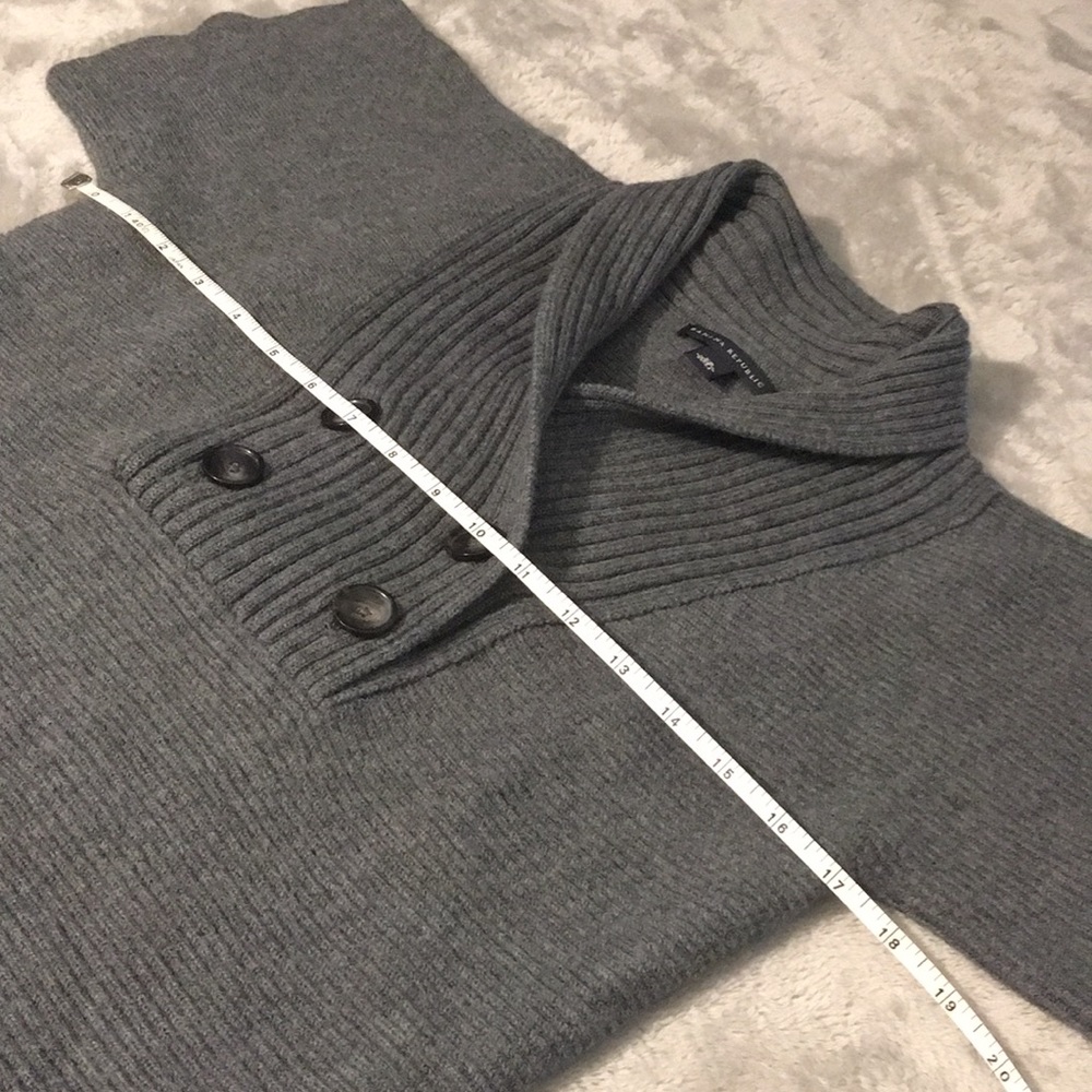 Never worn, gorgeous banana republic wool sweater